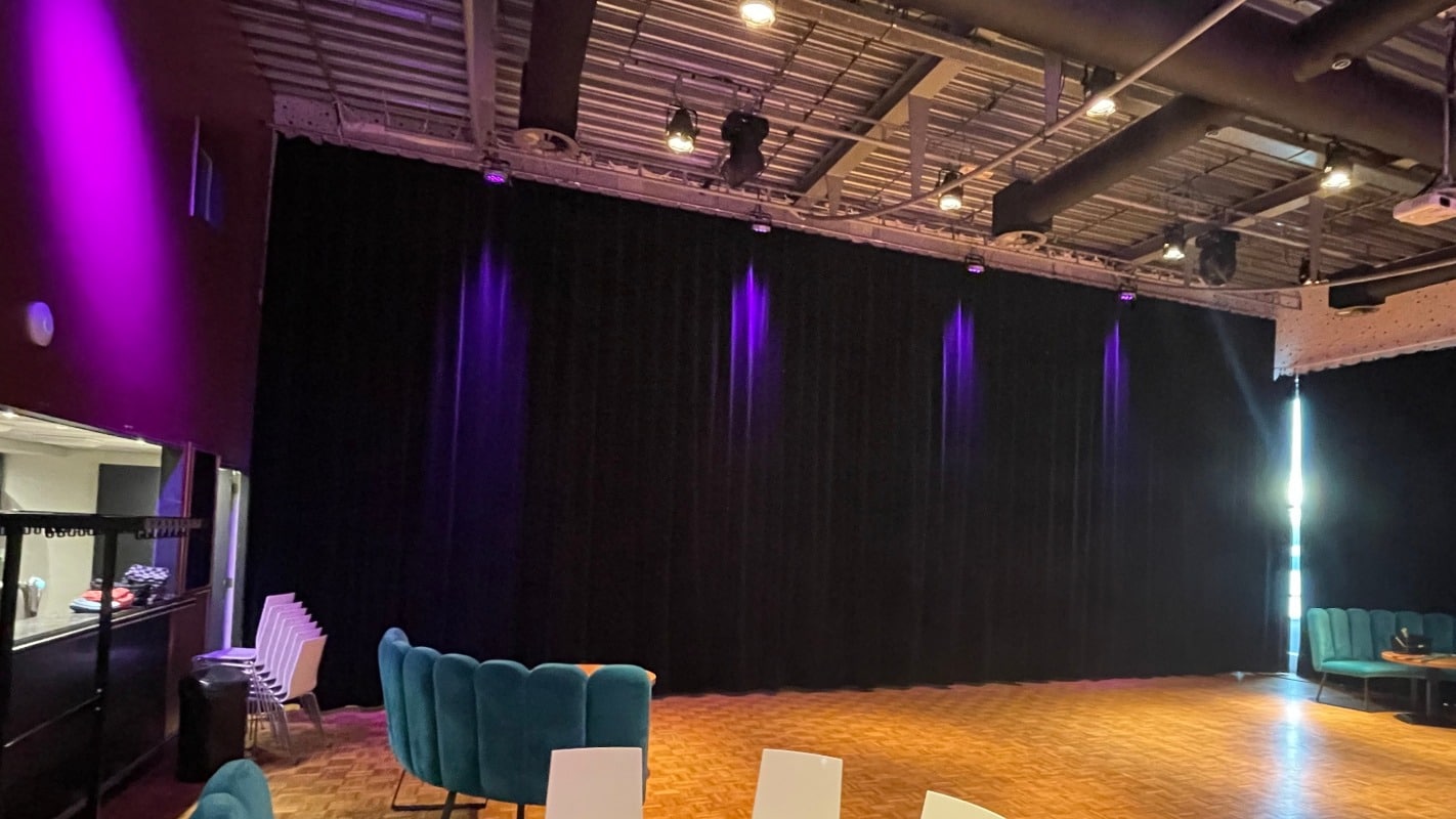 Theatergordijnen en rails-5 Theatergordijnen en rails