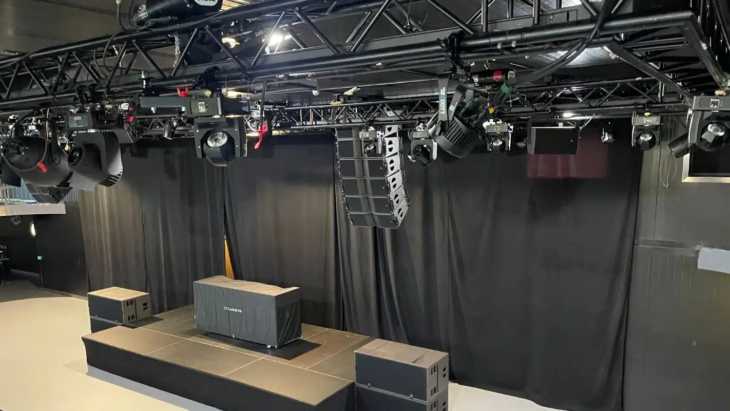 theatergordijnen op maat gemaakt en geleverd voor Oceandiva Futura